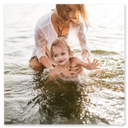Familie am Badesee im Sommer